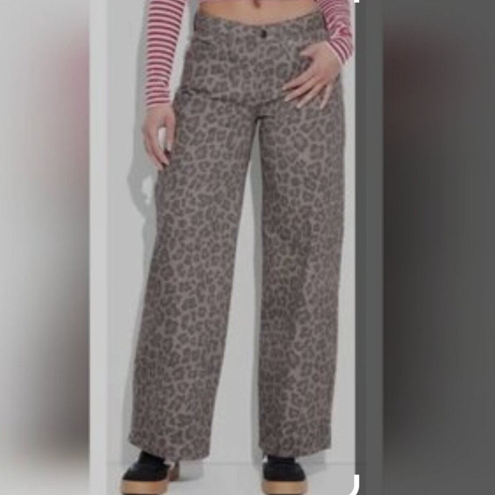 Wild Fable Women’s Low-Rise Wide-Leg Baggy Jeans – Cheetah Print (Size 14)